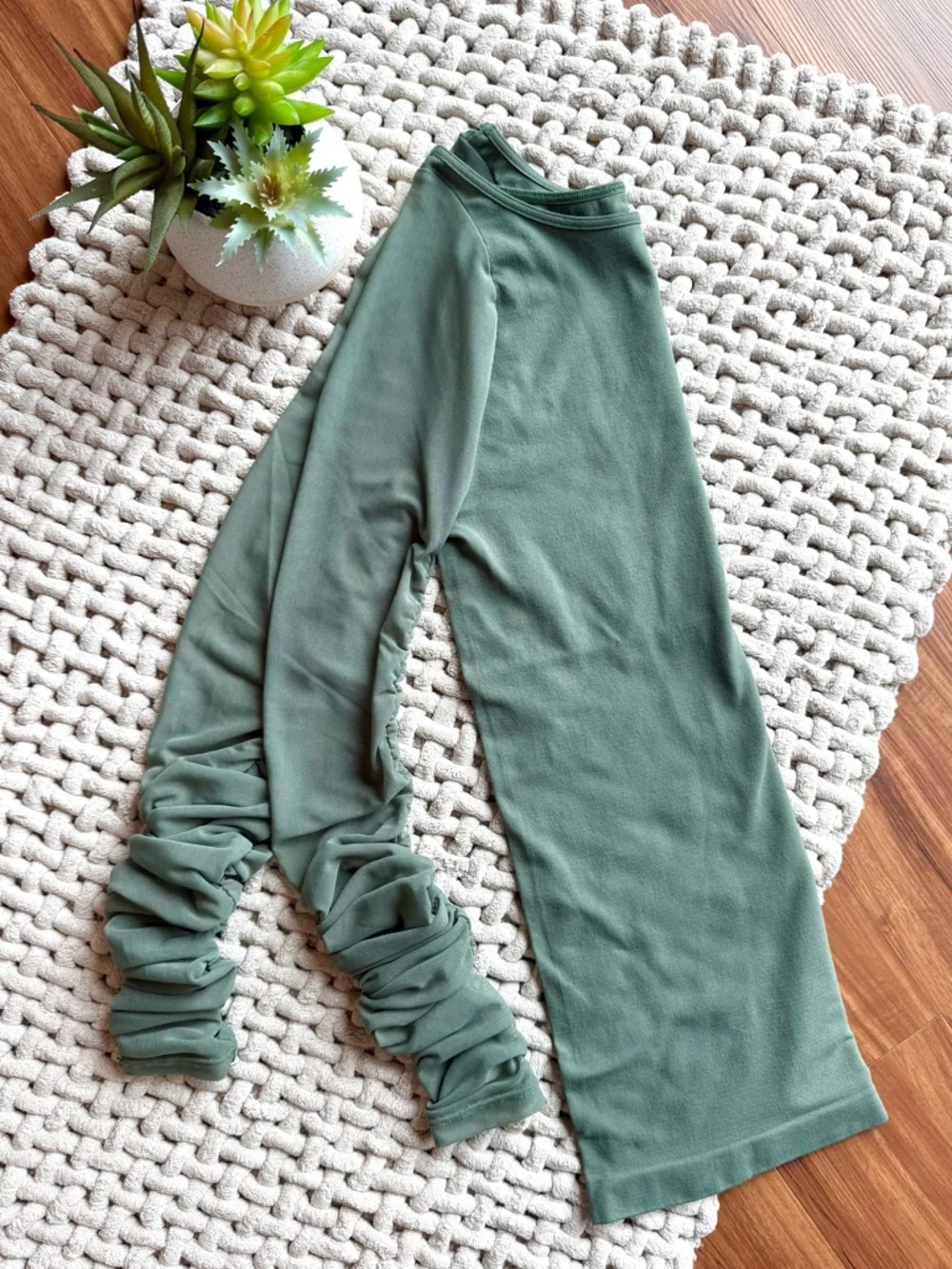 Intimately Free People | Scrunch Sleeve Seamless Mesh Top in Army Green | XS/S